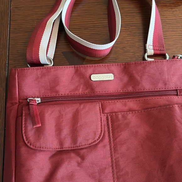 Baggallini Shoulder or Crossbody Bag. 10” x 11.5”. Red, maroon color. - Picture 2 of 10